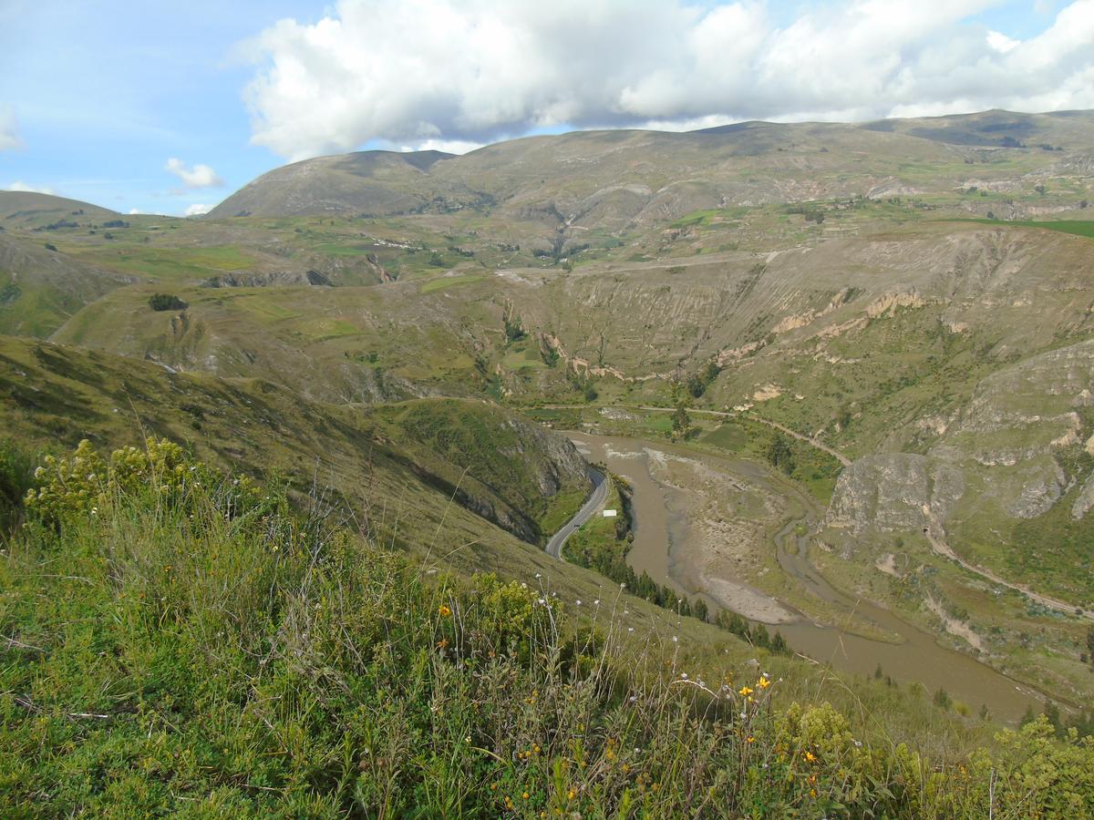 Pousada Villa Huaripampa Хауха Экстерьер фото